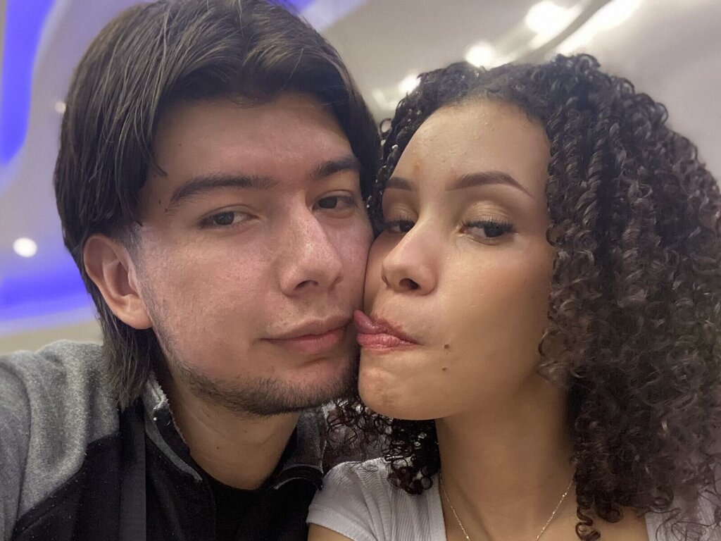 EmilyandDamon's Webcam 